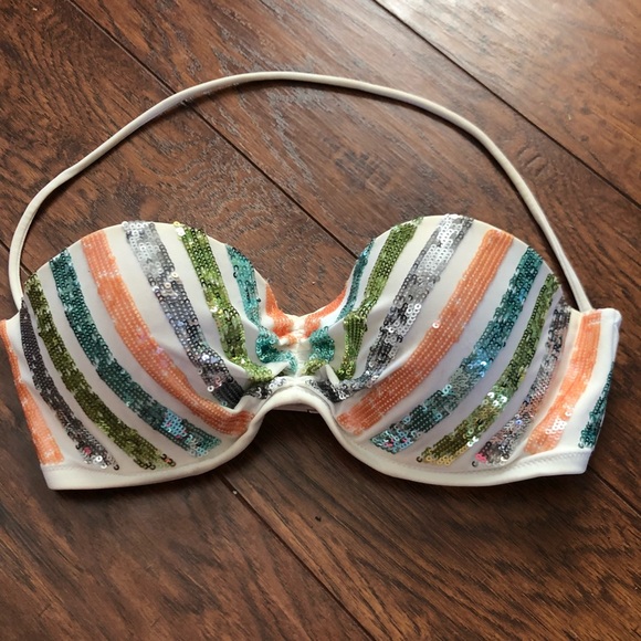 Victoria's Secret Other - Victoria’s Secret swimsuit top, size 32D, EUC!